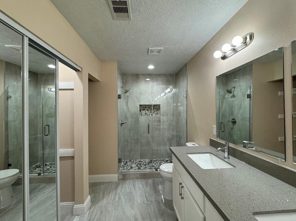 9318 Wellsworth Dr, Houston TX  77083-6160 exterior
