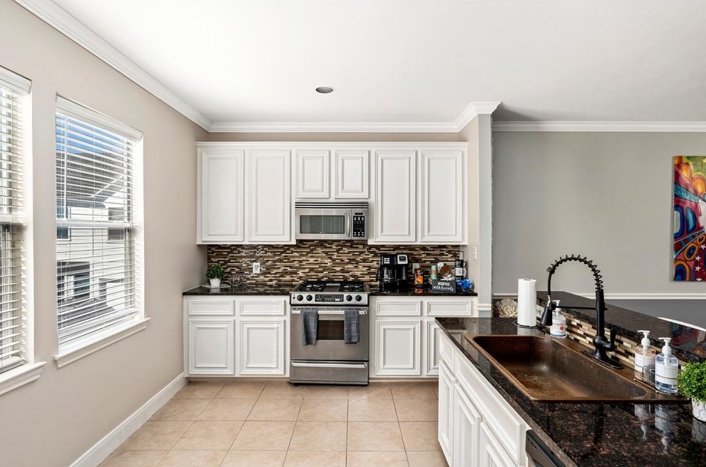 1720 Elgin St, Houston TX  77004-3018 exterior