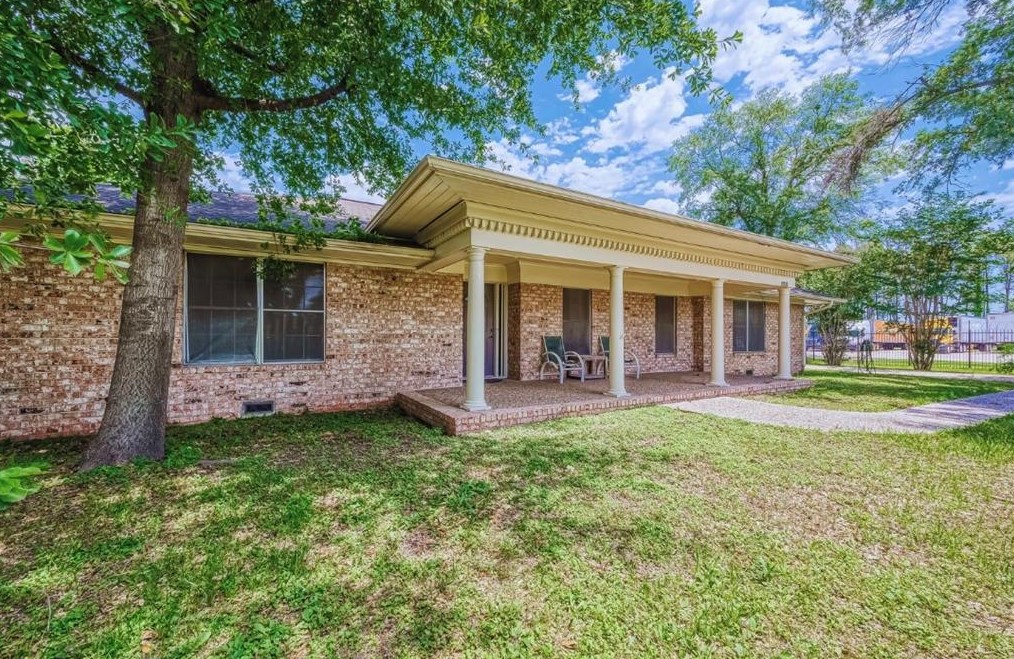 6920 Flintlock Rd, Houston, TX 77040-4325