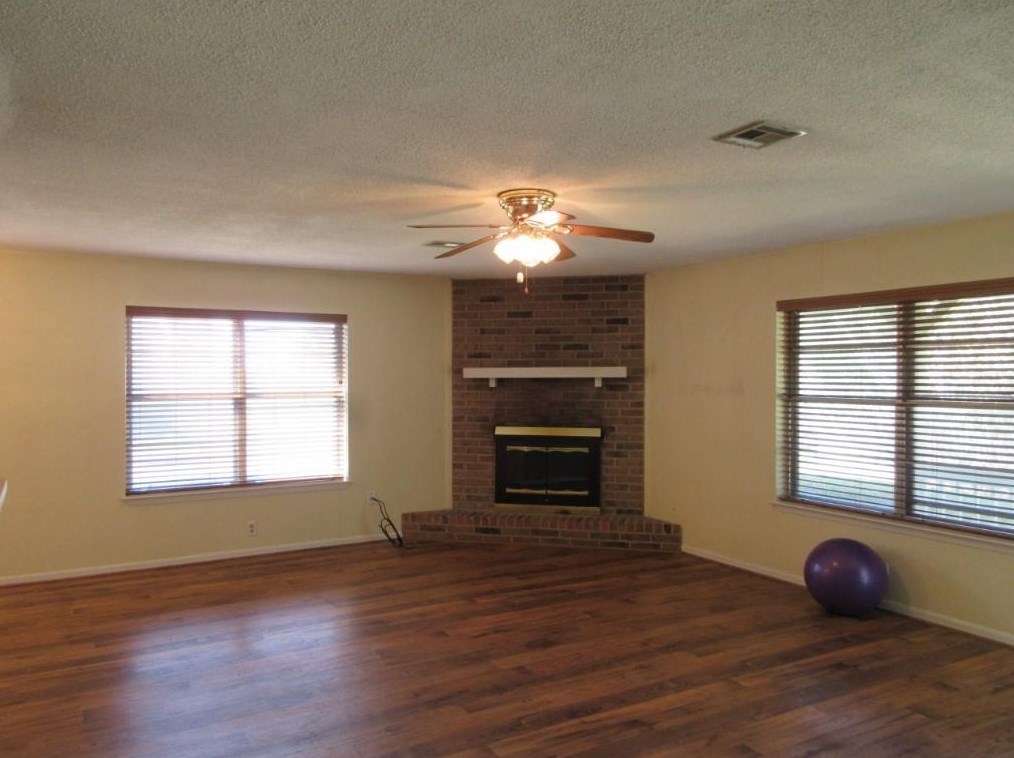 260 Burleson Rd, Bellvue, TX 77418