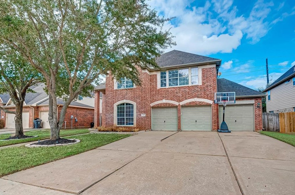 6127 Baron Hill Ln, Sugar Land, TX 77479-5498