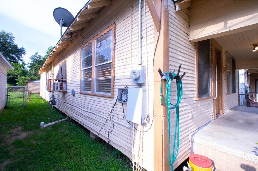 970 Porter St, Beaumont, TX 77701-7345