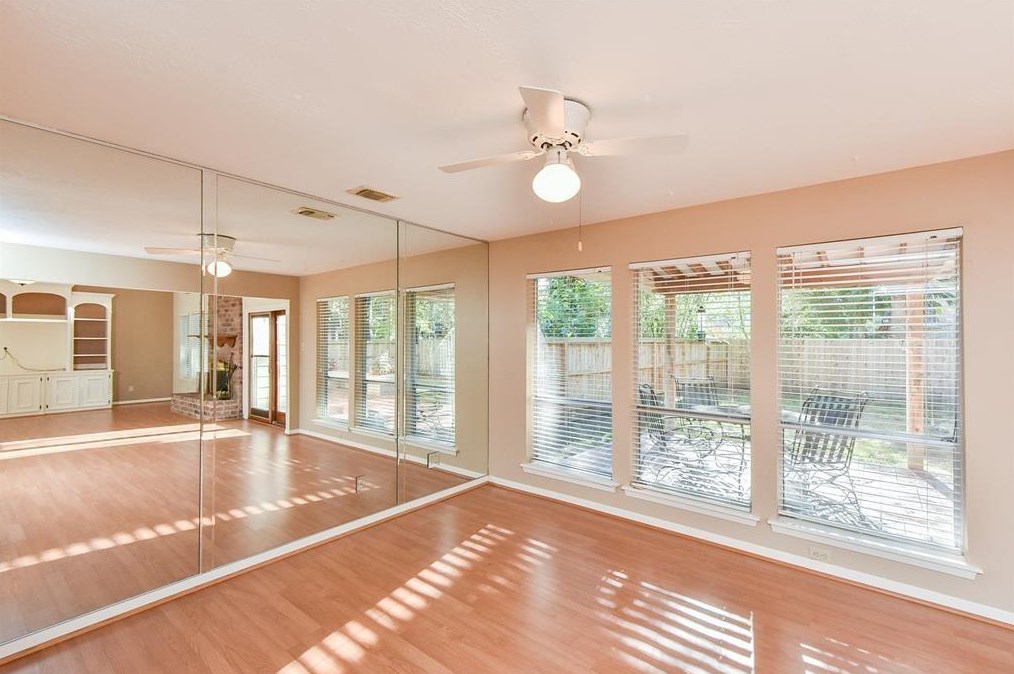 15 Ripple Rush Ct, Spring TX  77381-3617 exterior
