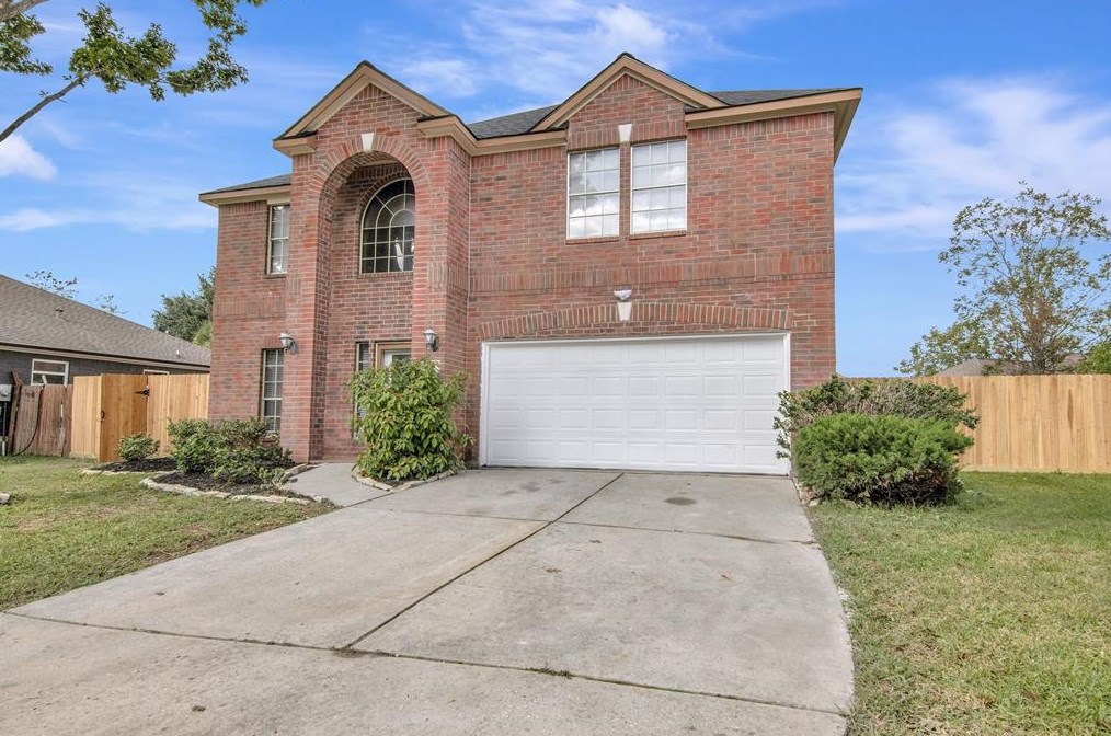 4606 Silver Fox Dr, Houston, TX 77066-4300