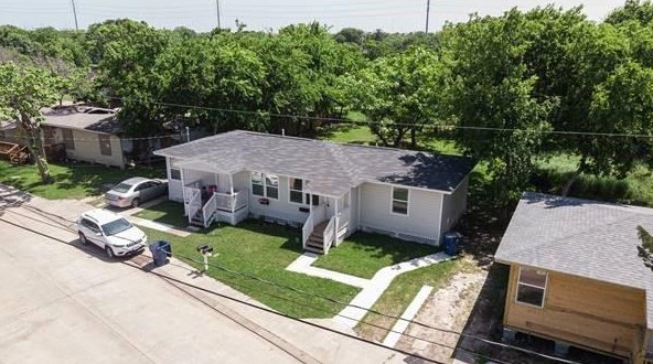 1113 W 10th St, Jones Creek, TX 77541