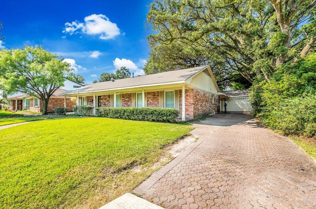 3815 Latma Dr, Houston, TX 77025