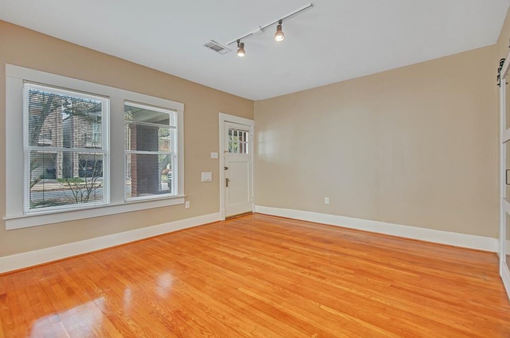 601 W Pierce St #b, Houston, TX 77019