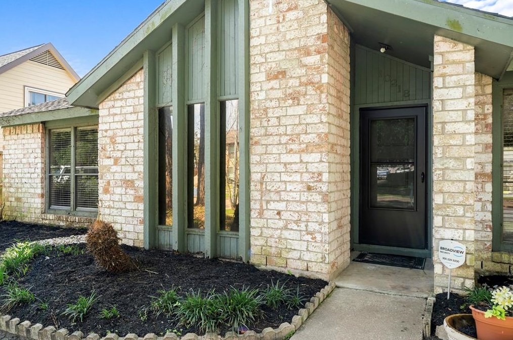 10218 Sagegreen Dr, Houston TX  77089-5131 exterior