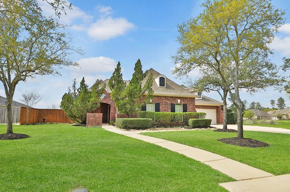 17503 Sunset Arbor Dr, Tomball, TX 77377-8184