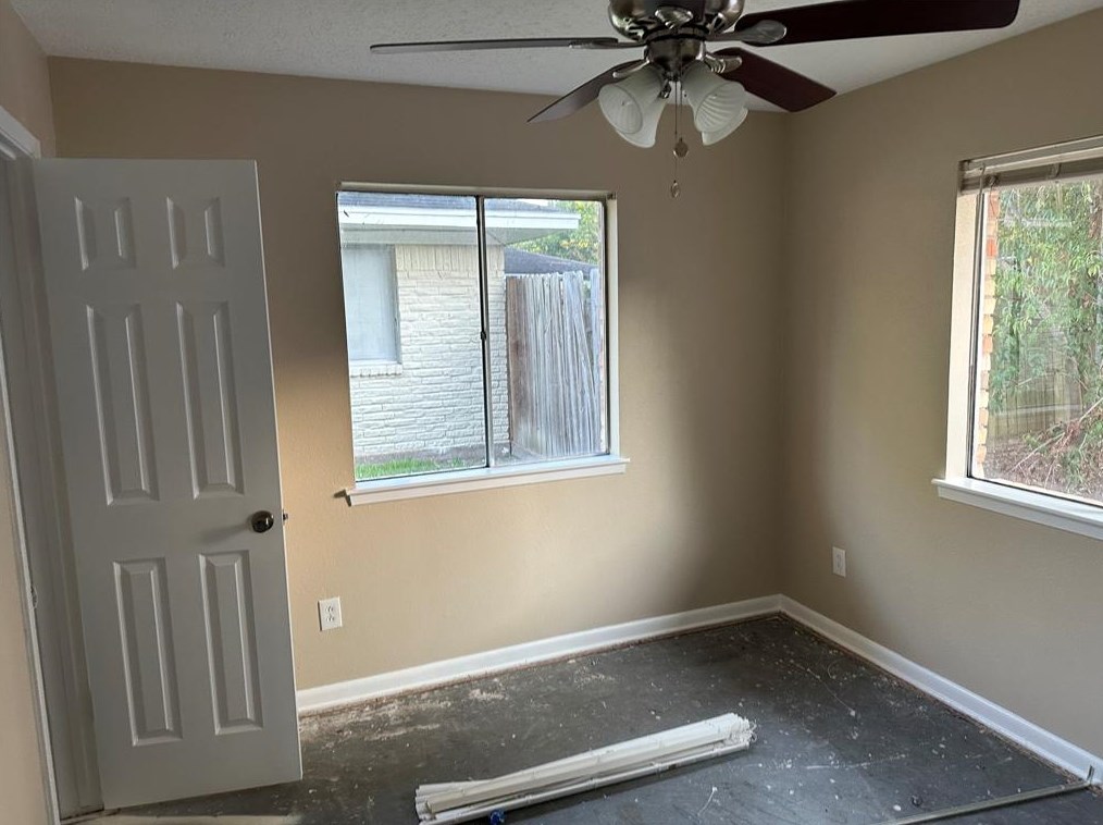 211 Morningside Dr, Friendswood, TX 77546-3855