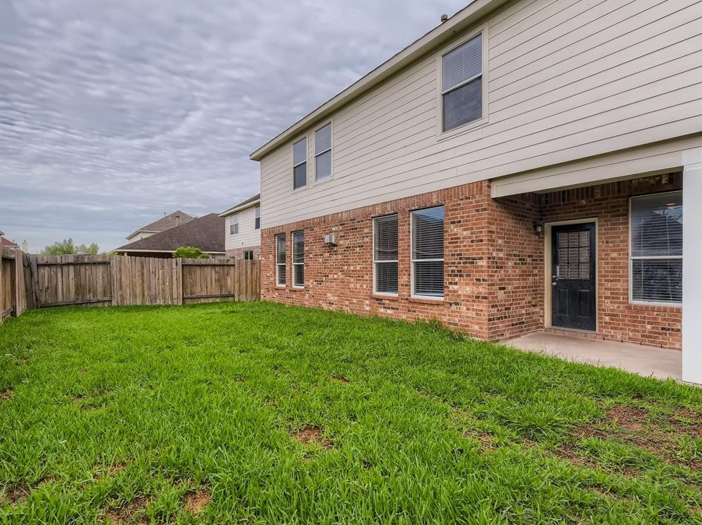 6731 Chester Oak Dr, Houston TX  77083-2644 exterior