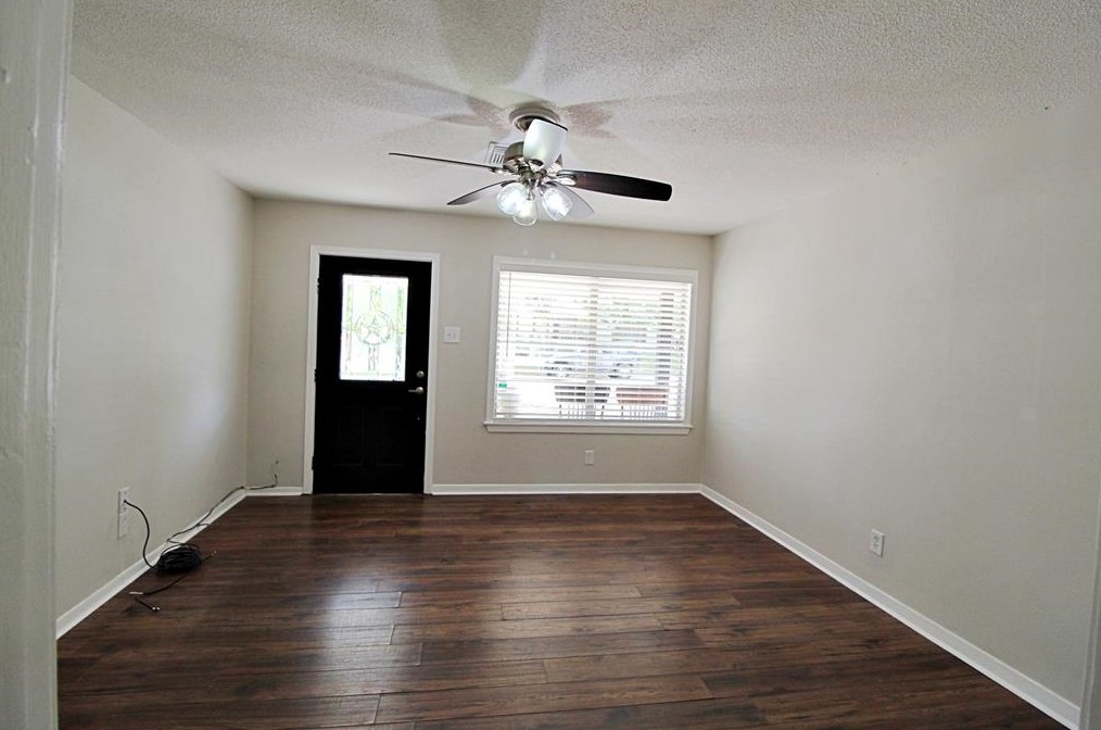 905 Rhames Ave, Brenham, TX 77833-5839