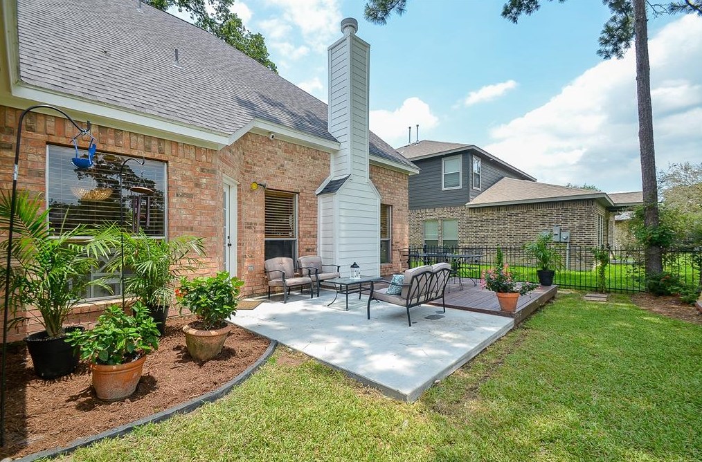 8402 Cross Country Dr, Humble TX  77346-6193 exterior