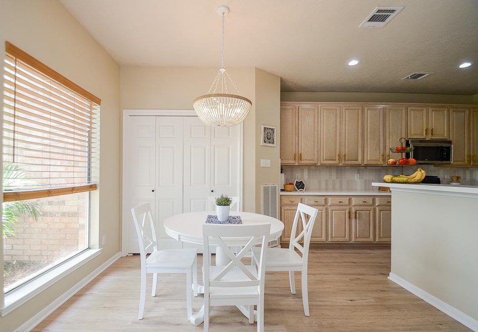 8402 Cross Country Dr, Humble TX  77346-6193 exterior