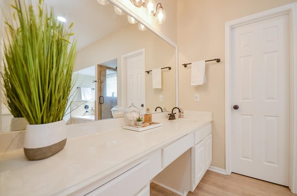 8402 Cross Country Dr, Humble TX  77346-6193 exterior