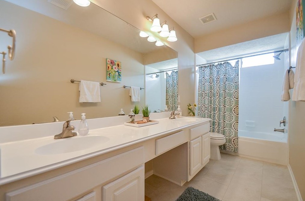 8402 Cross Country Dr, Humble TX  77346-6193 exterior