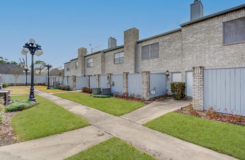 568 Wilcrest Dr, Houston, TX 77042