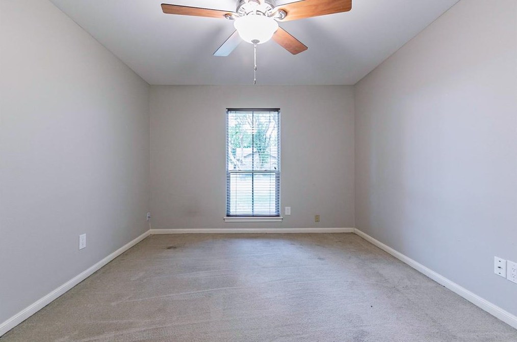 7714 Twin Hl Dr, Houston TX  77071-1323 exterior
