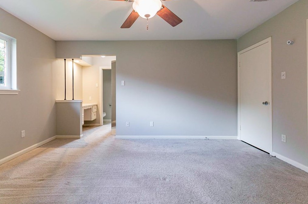7714 Twin Hl Dr, Houston TX  77071-1323 exterior