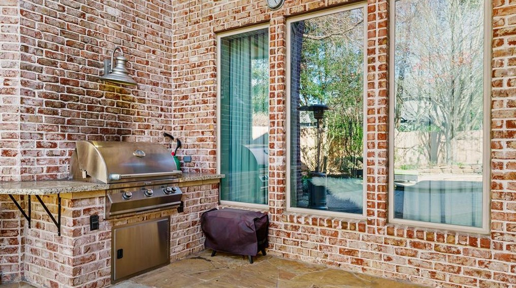 19 Sutton Ml Pl, Spring TX 77382-1359 exterior