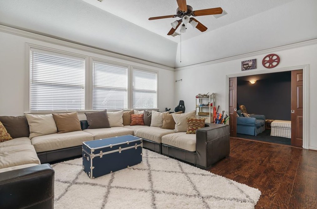 19 Sutton Ml Pl, Spring TX 77382-1359 exterior