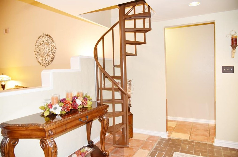 16215 Hickory Knoll Dr, Houston, TX 77059-5308