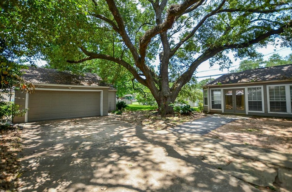 207 Brooks St, Sugar Land TX  77478-3227 exterior