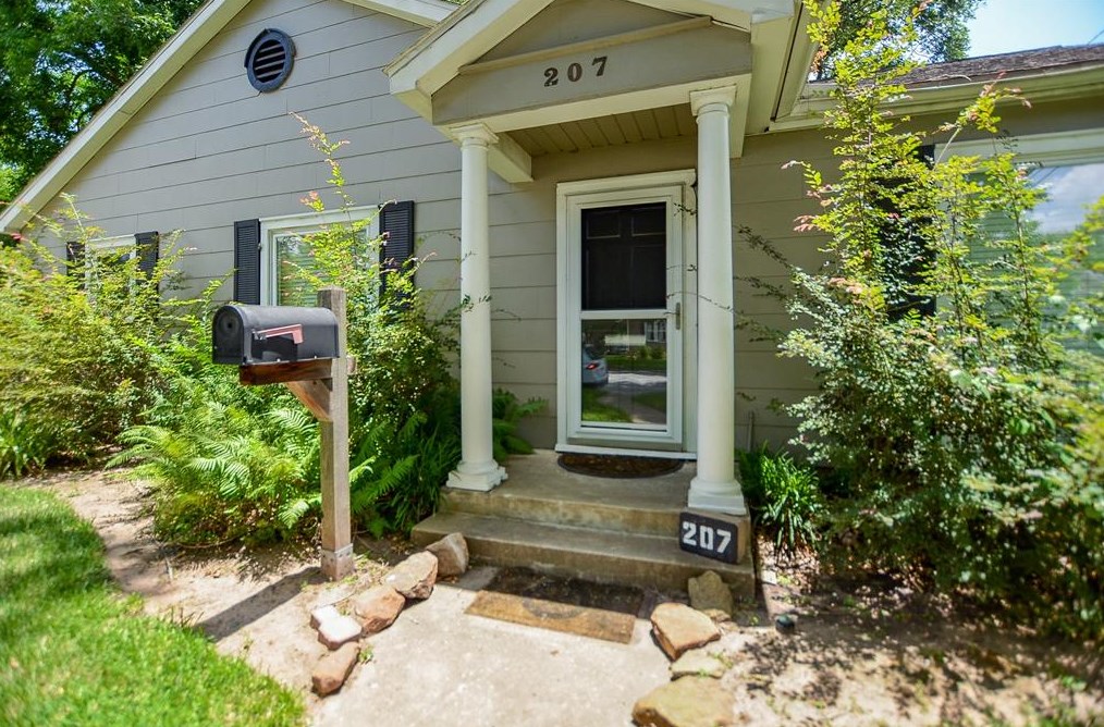 207 Brooks St, Sugar Land, TX 77478