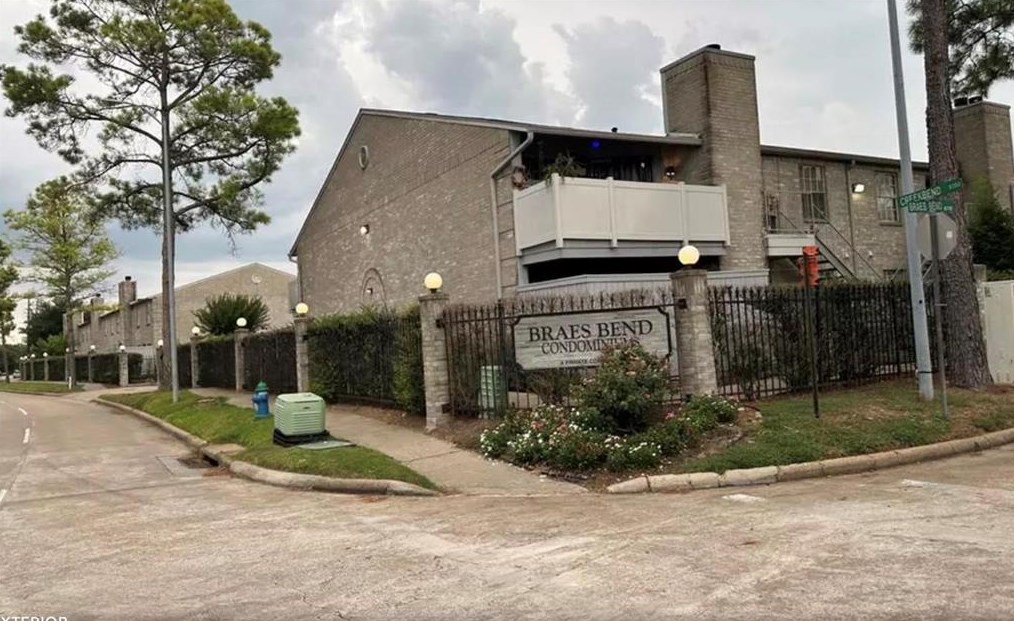10887 Braes Bend Dr, Houston, TX 77071-1144