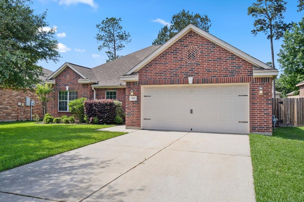 967 Gowan Dr, Conroe, TX 77301