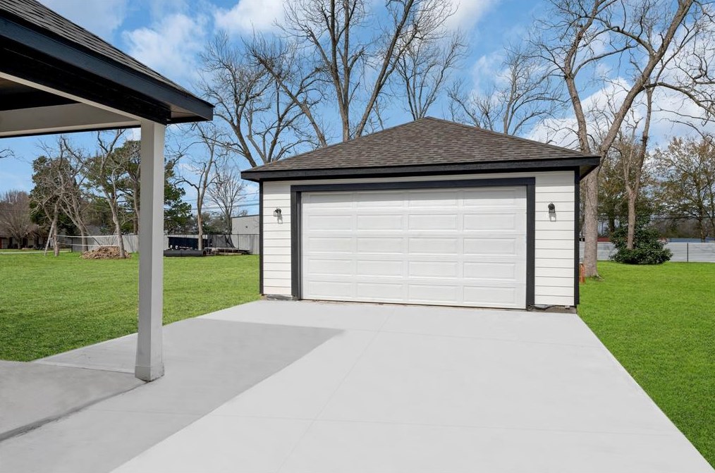 8117 Jet Pilot St, Houston TX 77075-2102 exterior