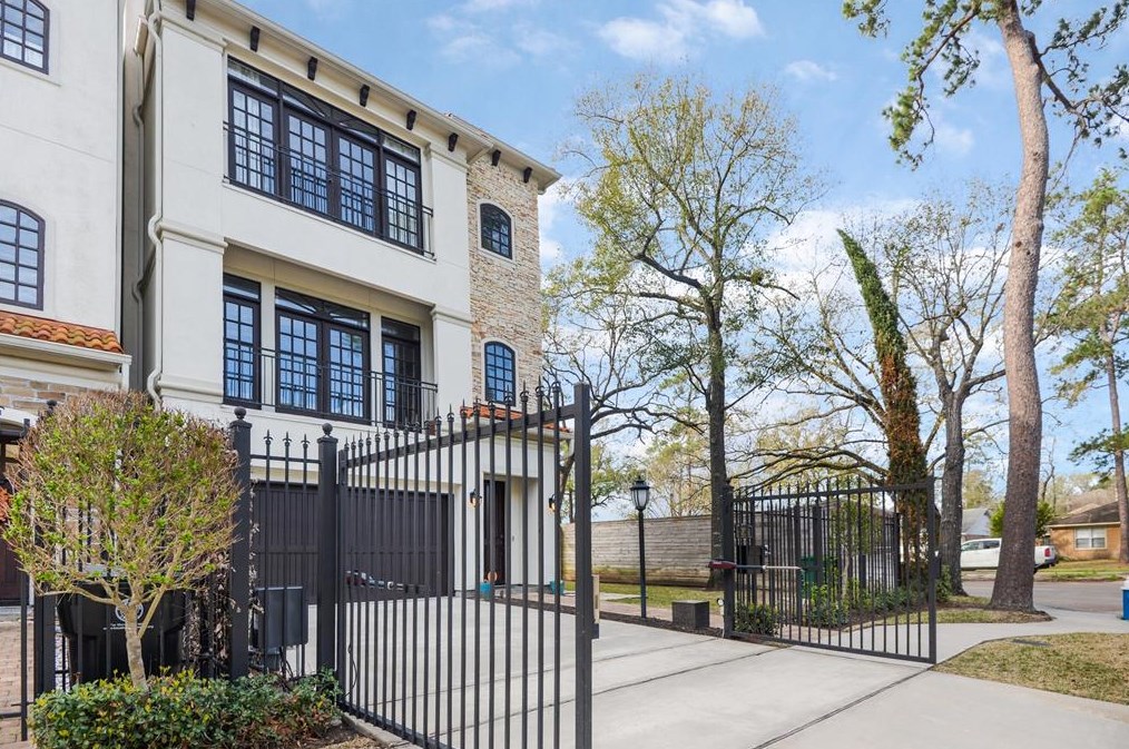 7237 Janet St, Houston, TX 77055-6931
