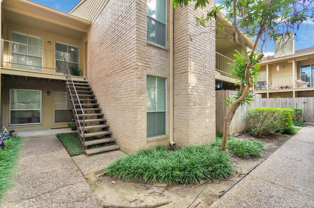 700 Thicket Ln Apt 102, Houston, TX 77079