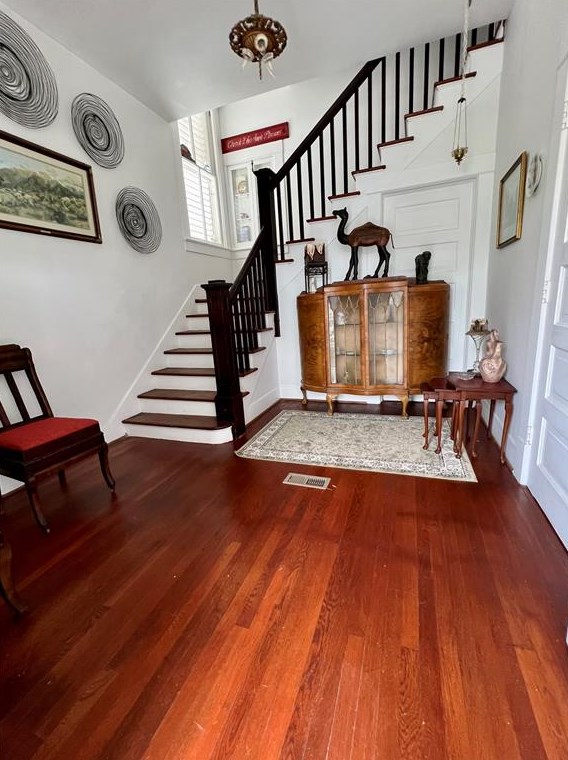 916 Ball St #up, Galveston, TX 77550
