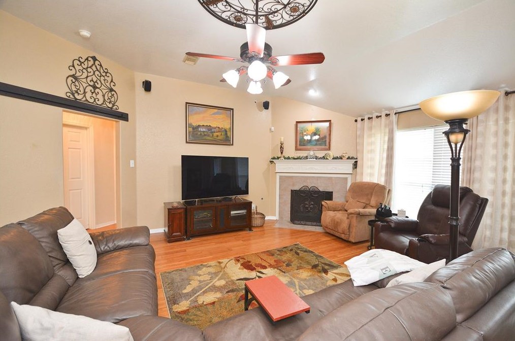 1830 Tynemouth Dr, Pasadena TX 77504-5024 exterior