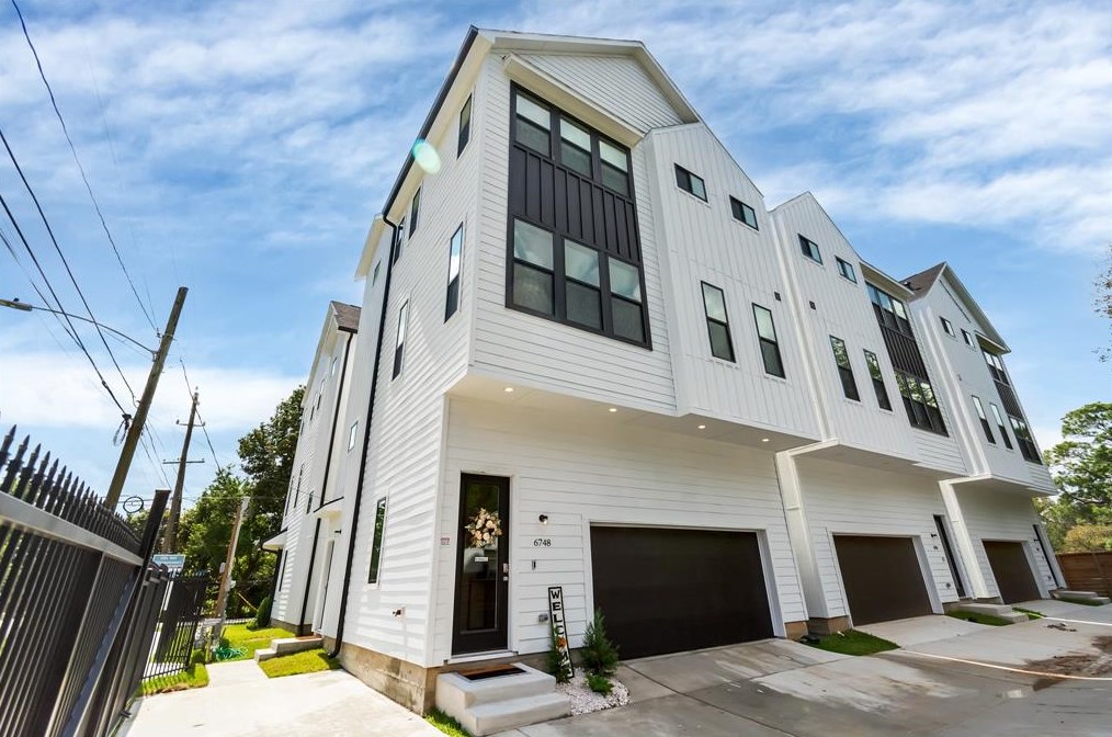 6748 Del Rio St, Houston, TX 77021-2331