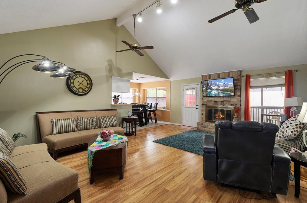 6711 Castle Lane Dr, Houston, TX 77066-3814