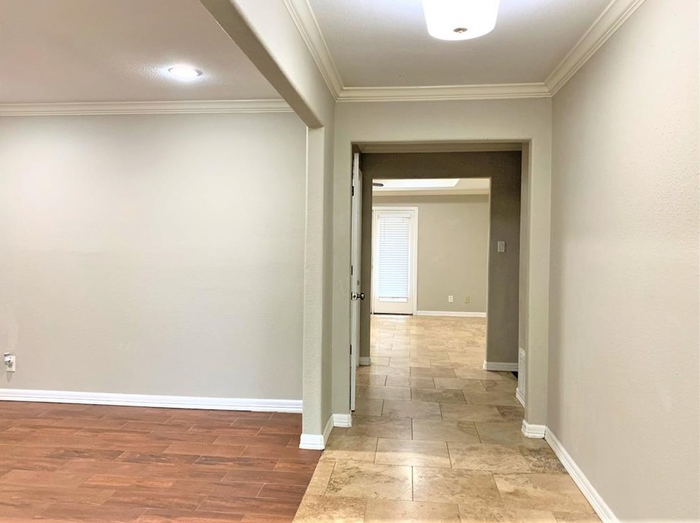 11911 Renwick Dr, Houston TX  77035-4353 exterior