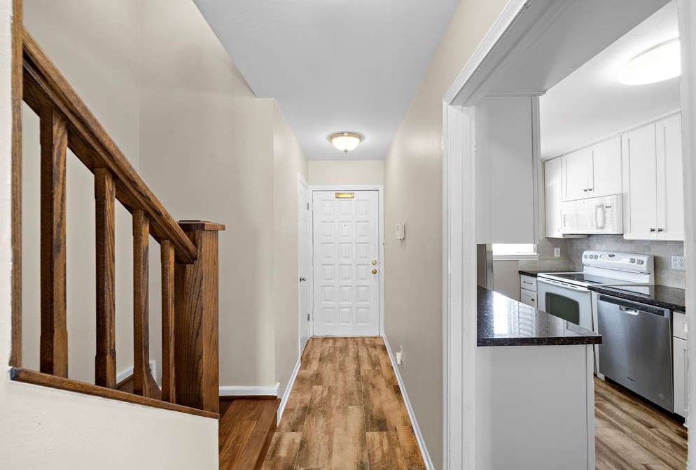 6134 Briar Town Ln, Houston, TX 77057-4508