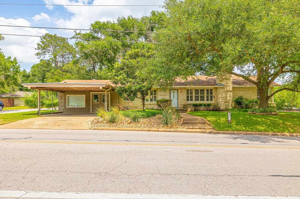 1601 S Chappell Hill St, Brenham, TX 77833