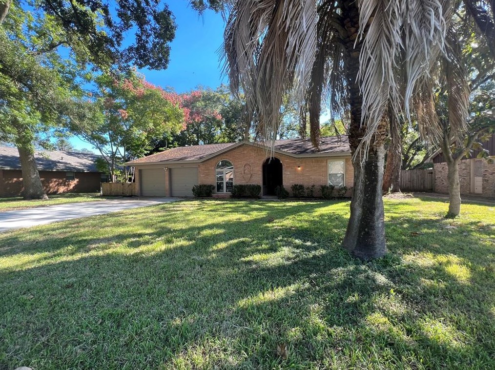 517 Sycamore St, Richwood, TX 77566