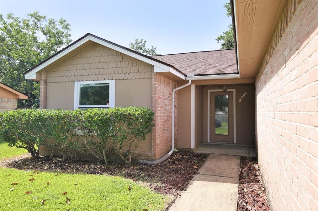 2819 Pheasant Creek Dr, Sugar Land TX  77498-1974 exterior
