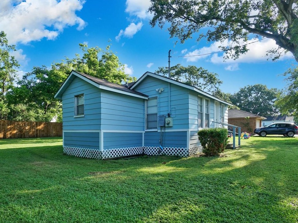 864 Ringold St, Houston, TX 77088