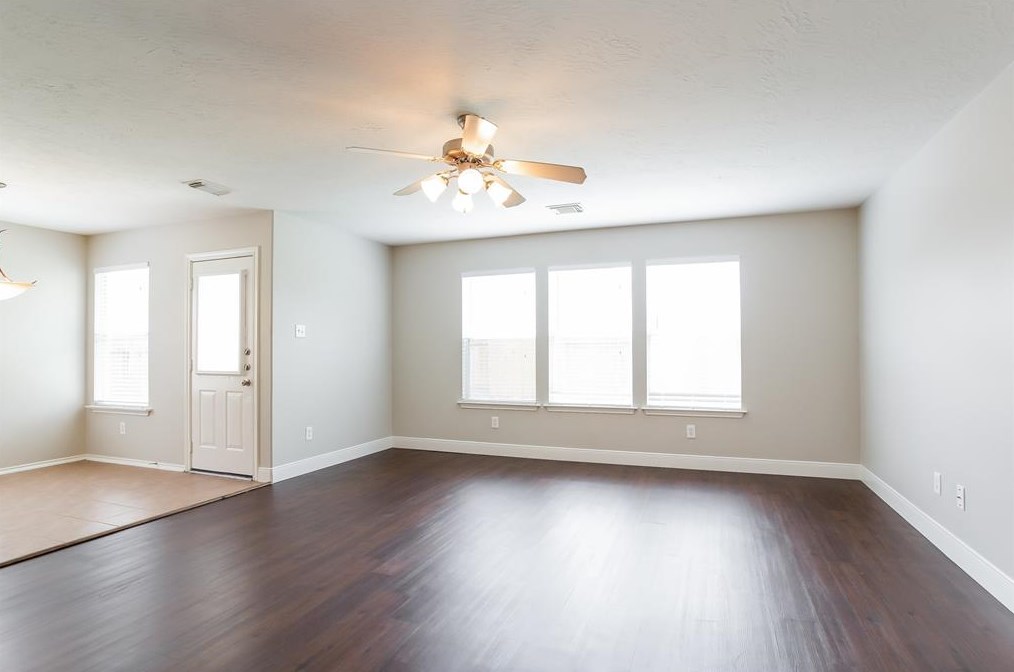 8746 Farm Ridge Ln, Humble, TX 77338