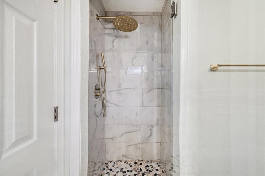 5603 Libbey Ln, Houston TX  77092-5043 exterior