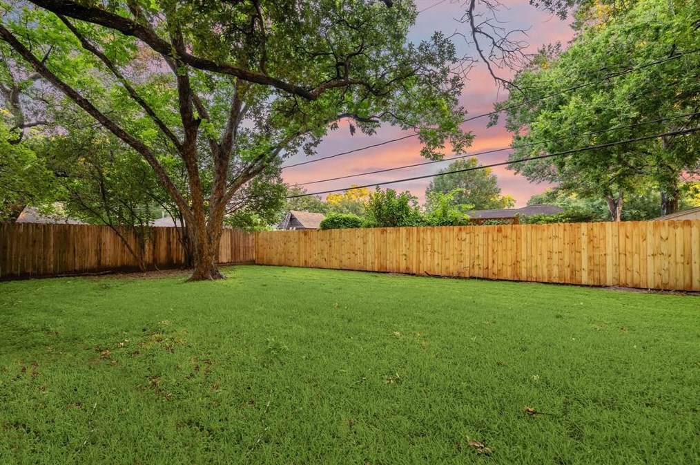5603 Libbey Ln, Houston TX  77092-5043 exterior