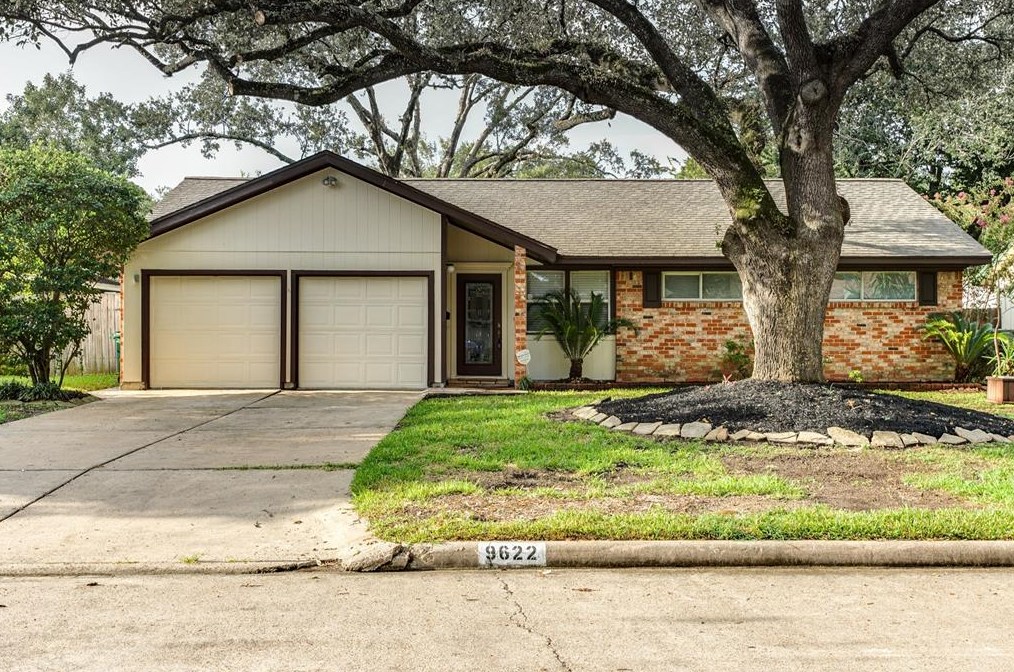 9622 Carousel Ln, Houston, TX 77080-5355