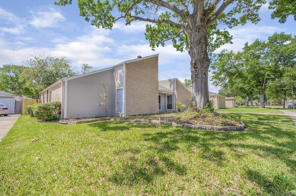 15715 Creekhaven Dr, Houston TX  77084-3609 exterior