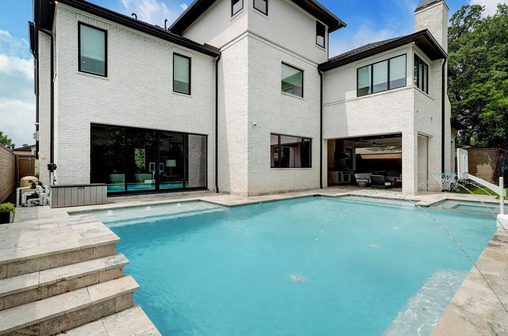 4040 Wickersham Ln, Houston TX  77027-3923 exterior