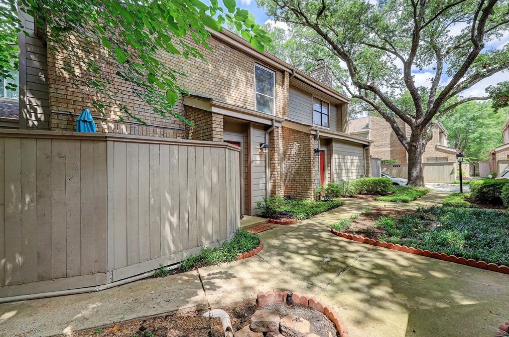 2601 Augusta Dr, Houston, TX 77057-5618